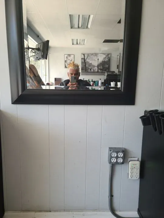 https://cdn.salonspotlight.com/photos/rbSboM9ZMQBDG70gimLA/679de7b7-8da4-4336-b54a-72b497862715_720x720