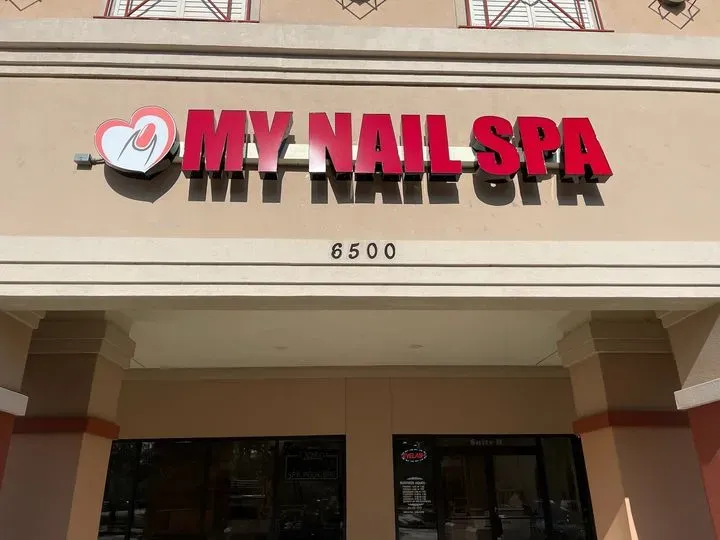 https://cdn.salonspotlight.com/photos/rbWAXtWgaVWgMMyNDl8e/d5468cc4-557e-4550-b954-9d7bb7b68534_720x720