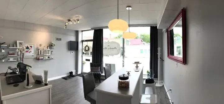https://cdn.salonspotlight.com/photos/rdld7ErDILDx3ZwzAiz9/0d621f97-a5ec-4df4-aa7f-4561c46967d4_720x720