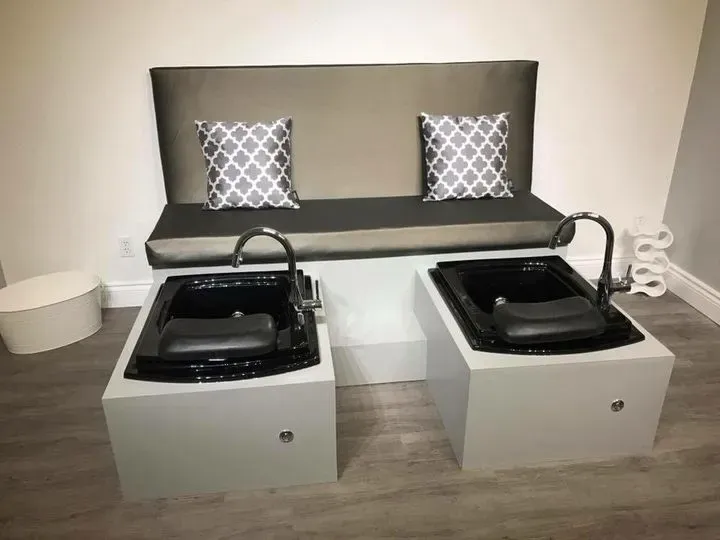 https://cdn.salonspotlight.com/photos/rdld7ErDILDx3ZwzAiz9/a3f7c0cf-e095-4745-9bc6-bf19fe463a50_720x720