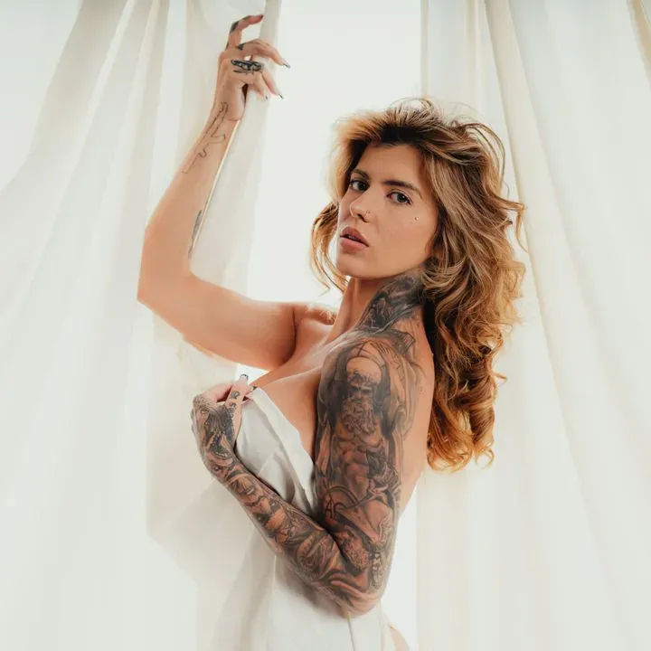 https://cdn.salonspotlight.com/photos/reOx9cKlgxgt3vqxL76K/07bac0ca-3c98-4557-b26f-6a252f4817df_720x720