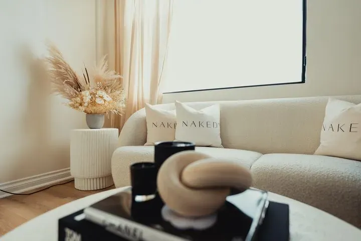 https://cdn.salonspotlight.com/photos/reOx9cKlgxgt3vqxL76K/4ab0fcff-0546-4ffd-a9dd-fb476dd9e42e_720x720