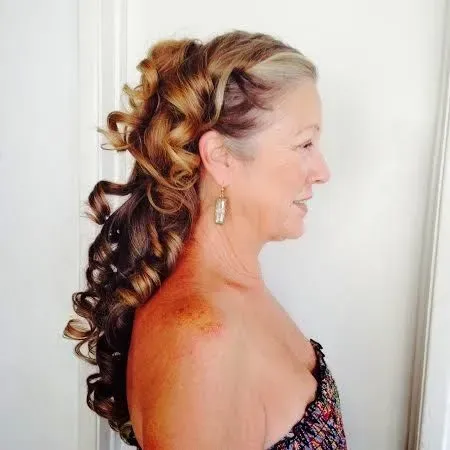 https://cdn.salonspotlight.com/photos/rehKAuPHXb51jZhWkQrb/7c9ae7d1-f2ee-42d8-adf1-c74c531f41ad_720x720