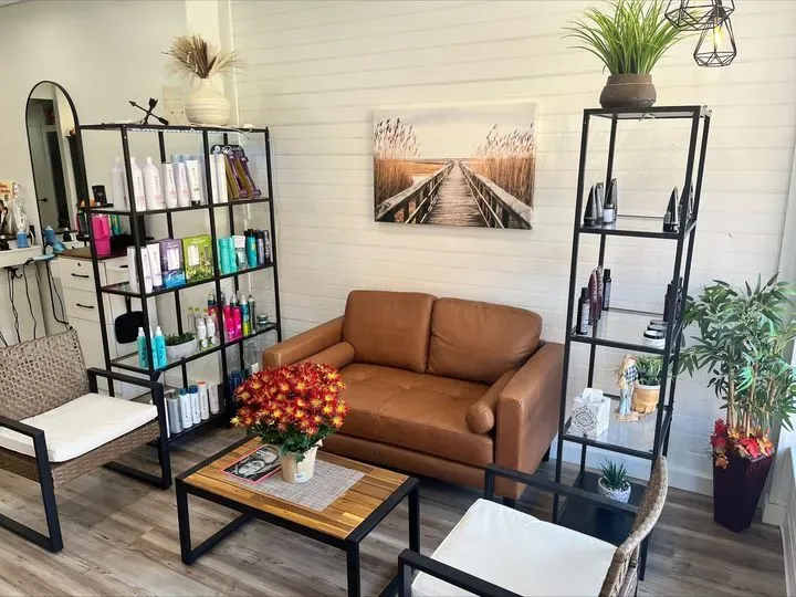 https://cdn.salonspotlight.com/photos/rgCZm3ra9CiNrkKD5X5G/26ca3047-9055-4ee8-b80d-1b66481ae097_720x720