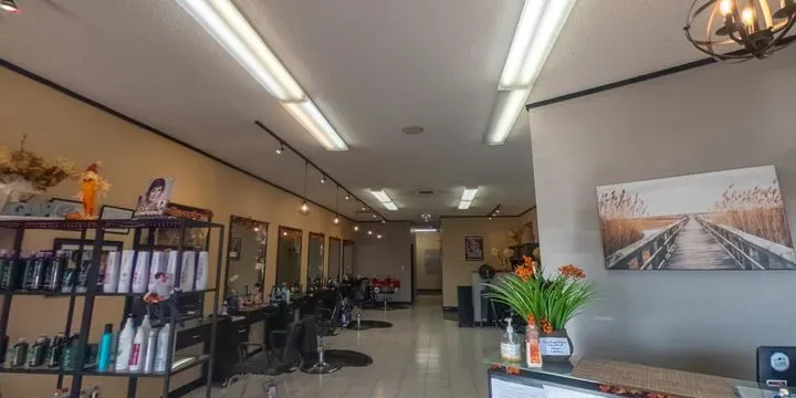 https://cdn.salonspotlight.com/photos/rgCZm3ra9CiNrkKD5X5G/473c34d3-489e-4a5d-95f7-d7d79d6ff86d_720x720