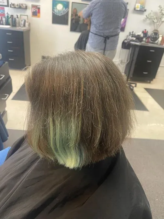 https://cdn.salonspotlight.com/photos/rh0J1aM5jqiZ1kJgSkKG/10c51727-ca58-4840-b28d-ceedfd5a05db_720x720
