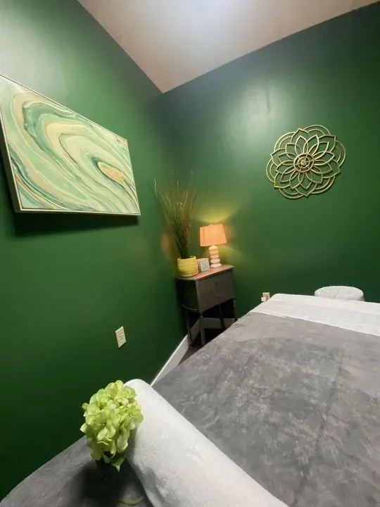 https://cdn.salonspotlight.com/photos/rhDX0APUuZXP1JQo2j9i/020f94ed-7939-4c27-b2ef-261590492ac5_720x720