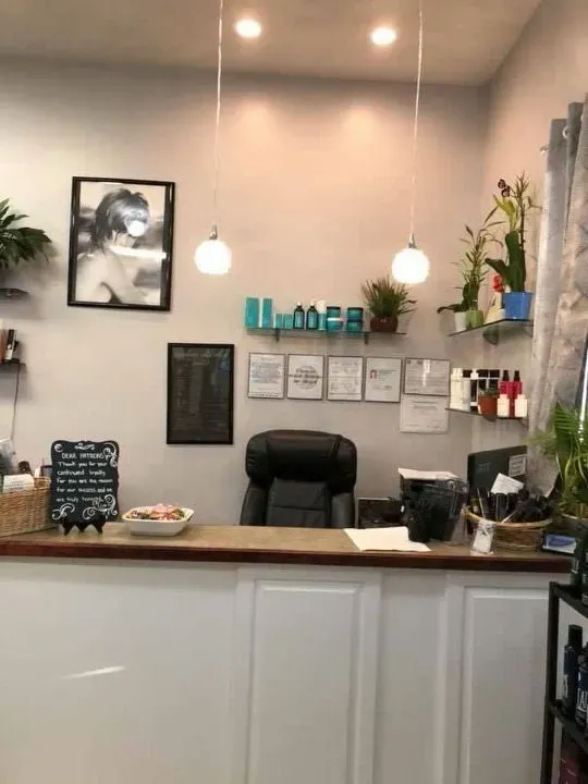 https://cdn.salonspotlight.com/photos/ri7Mxc8xh2u46rLLeYpn/14f12cb0-1836-4a76-b746-a83a6bdd6e95_720x720