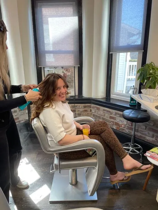 https://cdn.salonspotlight.com/photos/riGZaz344fmVlPu35VWm/a53c571d-f987-424b-9617-bf29af23df4b_720x720