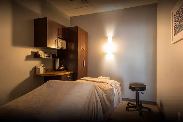 https://cdn.salonspotlight.com/photos/rjOt5kmOyxYmhxIFuCJW/0d408246-b4e9-4fac-9c99-7f49c16c3888_720x720