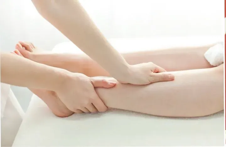 https://cdn.salonspotlight.com/photos/rjy4tFb0rgEjqhCtcXqP/5702afaf-5848-45ac-9267-fe09e3e7af1b_720x720
