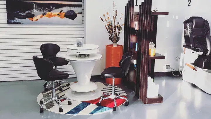 https://cdn.salonspotlight.com/photos/rktgyBoIMSlAcYCmbt6d/a72d1074-ea45-4968-835b-9abf5946d771_720x720