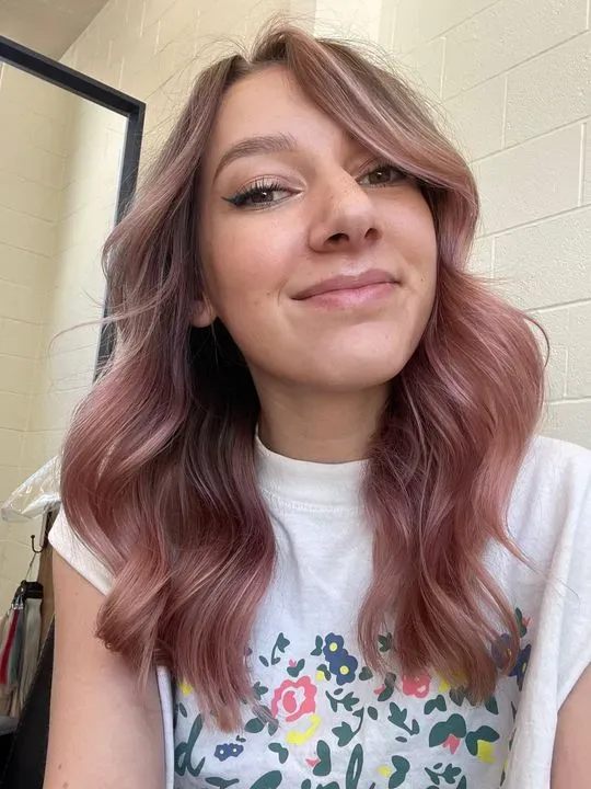 https://cdn.salonspotlight.com/photos/rnBiFzcXWInYH0Wiw2Fq/ee79765b-ec9e-4d56-8234-ce3eba829f76_720x720