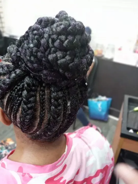 https://cdn.salonspotlight.com/photos/rohVrKLUXJqKk3yQ6Q4K/0325dadd-2dd6-4b89-8548-1d0452ea674d_720x720