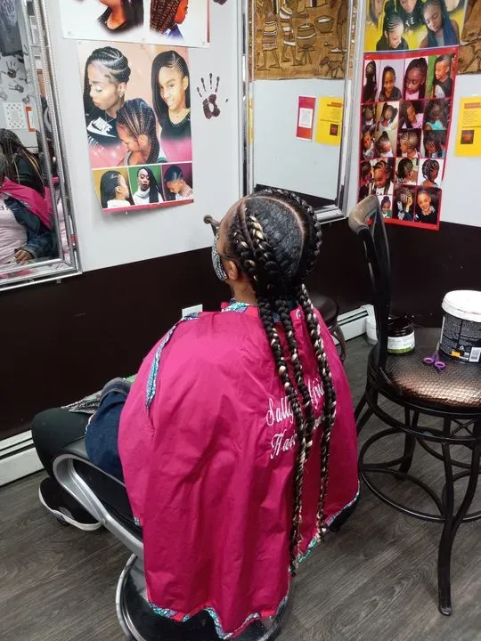 https://cdn.salonspotlight.com/photos/rohVrKLUXJqKk3yQ6Q4K/23665f79-6b52-43ea-9f9e-950dfbb5658e_720x720