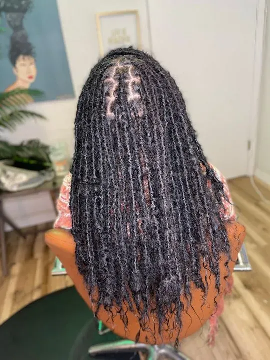 https://cdn.salonspotlight.com/photos/rpWVDKYSSML5dHOJldy5/e1a601f6-2e83-4d89-9819-f32a2b1dfec6_720x720