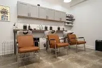 https://cdn.salonspotlight.com/photos/rpmT765QUngXWnoNqk6b/f2423d7e-eaba-431d-9e0d-aee30bcda5bf_720x720