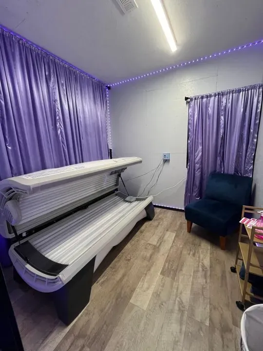 https://cdn.salonspotlight.com/photos/rqRbrVDt8bWb7WLUazpZ/d0ba9607-23a5-4c0a-afc1-9079597fa9fd_720x720
