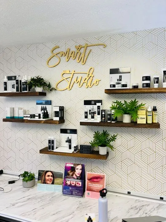 https://cdn.salonspotlight.com/photos/rqelVABoqSI8F9kH2Jqj/1020f478-2eea-48cf-bcf6-4184381925e1_720x720