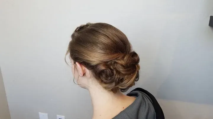 https://cdn.salonspotlight.com/photos/rsAxG5wW21xXyvKdWcny/eea17526-a450-4dfa-b594-5a7a7fe40c6b_720x720