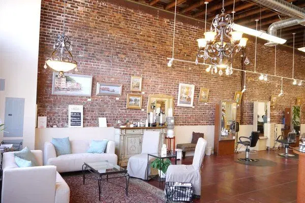 https://cdn.salonspotlight.com/photos/rvXisvFManCF0TBRarb5/ddb3260b-9957-4efb-8821-2f6023dc025b_720x720