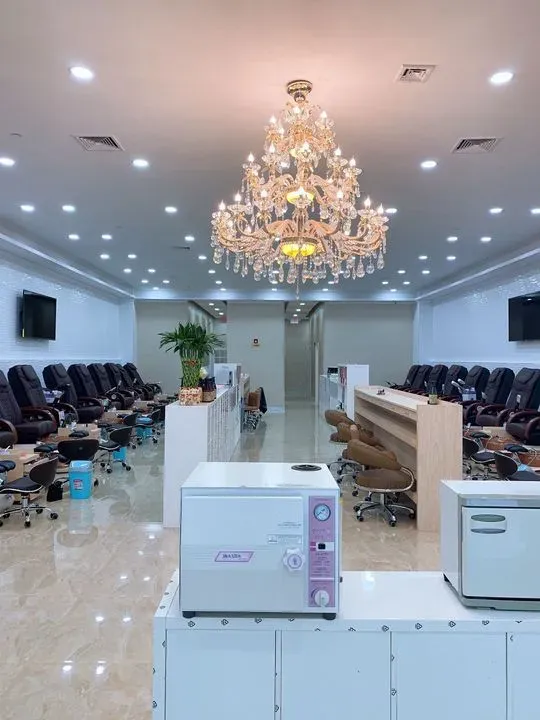 https://cdn.salonspotlight.com/photos/rwRrBK1i6ToIB5hIFAwl/21cb0b53-3799-401c-9e86-76a8110c9932_720x720