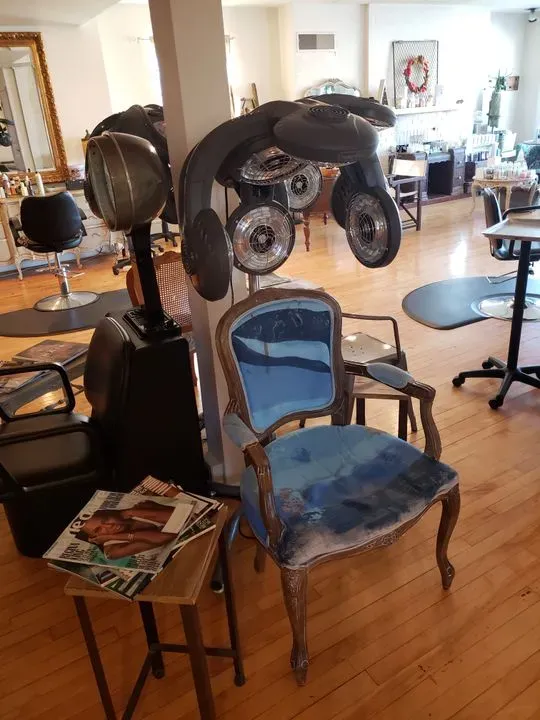 https://cdn.salonspotlight.com/photos/rwX7mtXQSzcVvPPrcFmz/b5d070b8-eb10-4bd8-8d3d-a7814587d2fb_720x720
