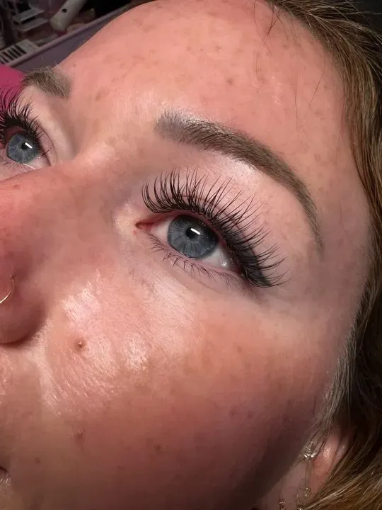 https://cdn.salonspotlight.com/photos/rxV6L2cji0WrLcL1NY7N/b6ed39f9-9f4c-4c4f-a449-0626d69103a1_720x720