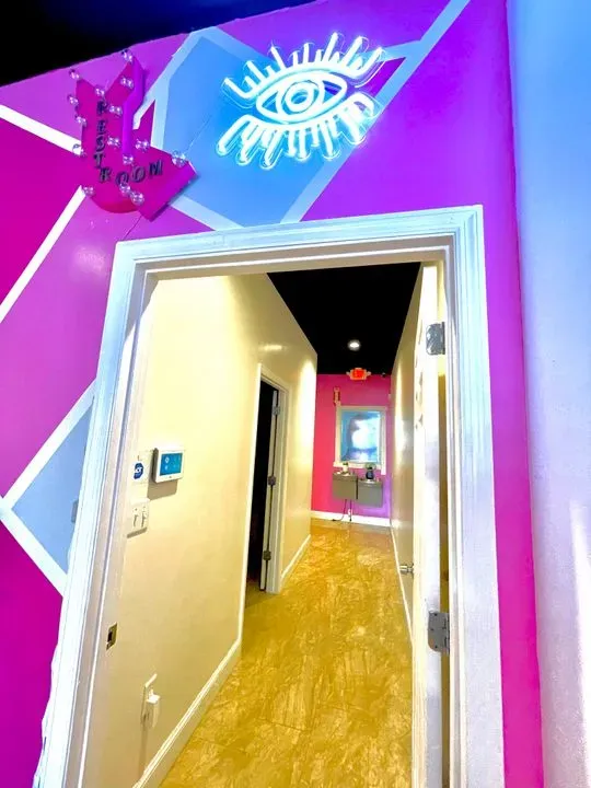 https://cdn.salonspotlight.com/photos/rxV6L2cji0WrLcL1NY7N/c3a2fa13-677f-441b-93ba-4552addf45ad_720x720