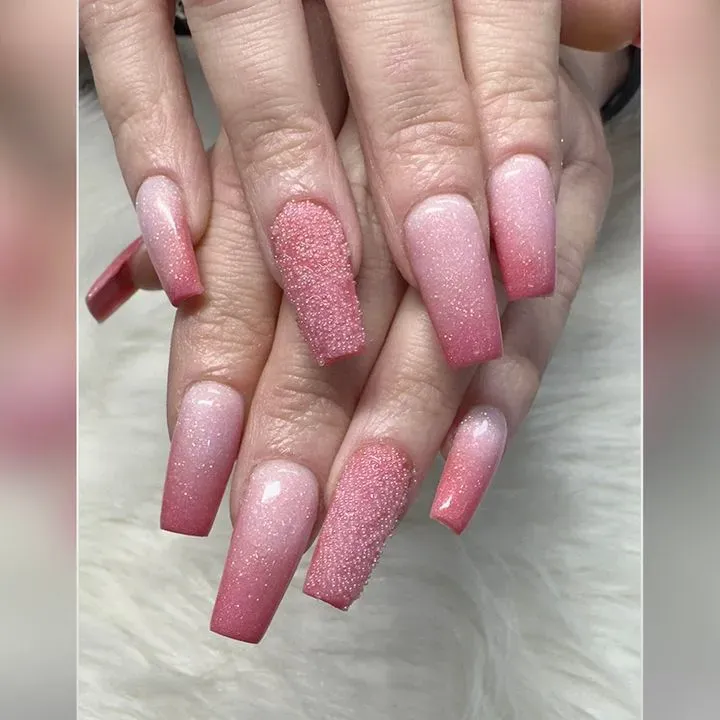 https://cdn.salonspotlight.com/photos/ryzaqCffSygzZ5OMpcrw/c323af81-e54d-4590-8f29-3973ab3c766c_720x720