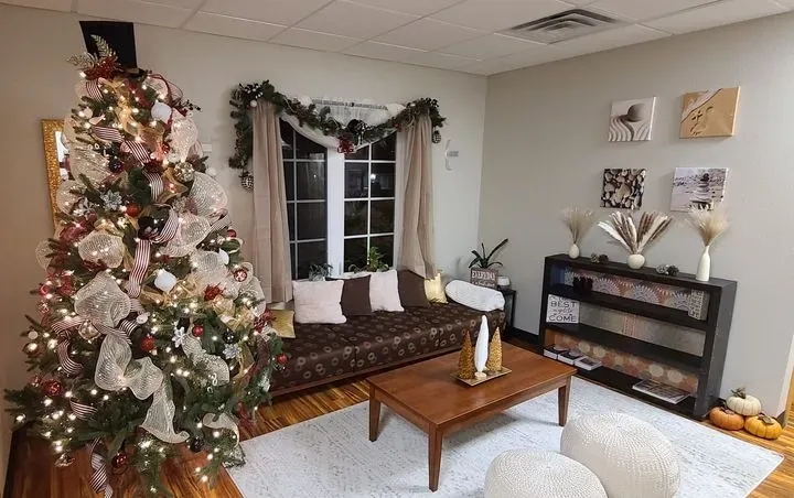 https://cdn.salonspotlight.com/photos/ryzhXog1hOy41UEkGqil/50de8487-a345-48a9-80df-7ba0d67c0535_720x720