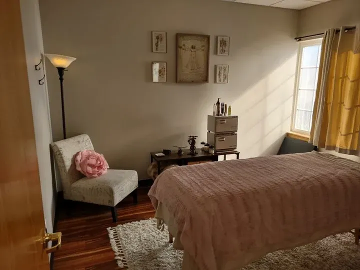https://cdn.salonspotlight.com/photos/ryzhXog1hOy41UEkGqil/f06a3bdd-a0d7-4b79-b369-cd9c55257c3b_720x720