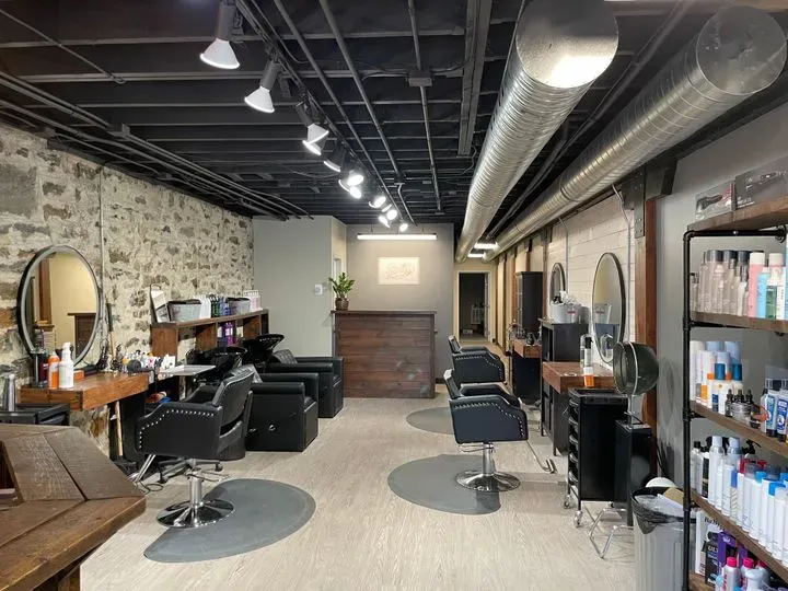 https://cdn.salonspotlight.com/photos/s325VGzWywPMiRce8t4G/5416cf01-55de-4062-bd16-41f413a1571e_720x720