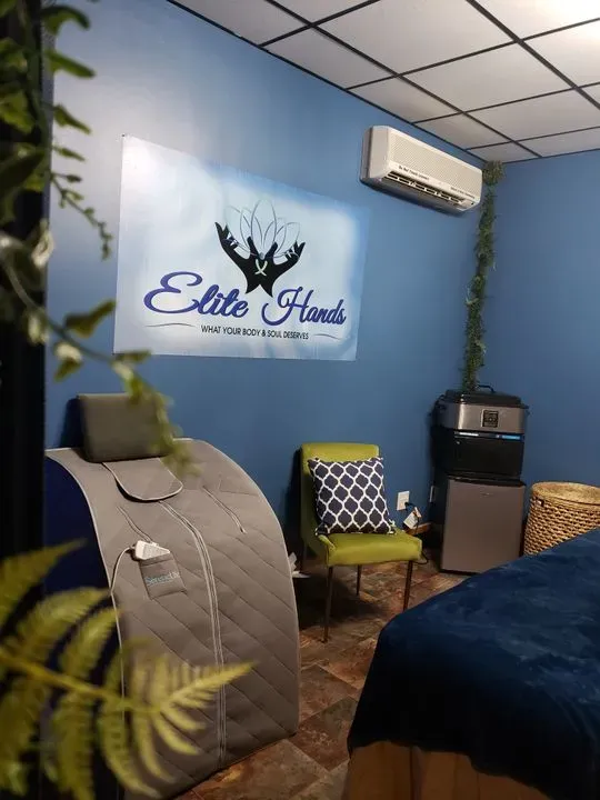 https://cdn.salonspotlight.com/photos/s3lwDTFM79TOOXhDW04v/777a76a2-5d66-4db5-baa2-fe4ac7f95579_720x720