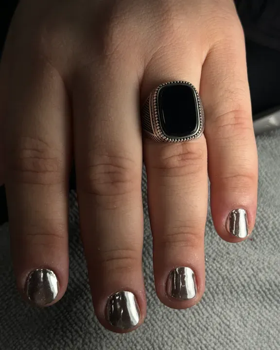 https://cdn.salonspotlight.com/photos/s4n2JbymOD04Ez5MIZho/0dc295f6-8eb5-4354-8cd2-d616b59f637a_720x720