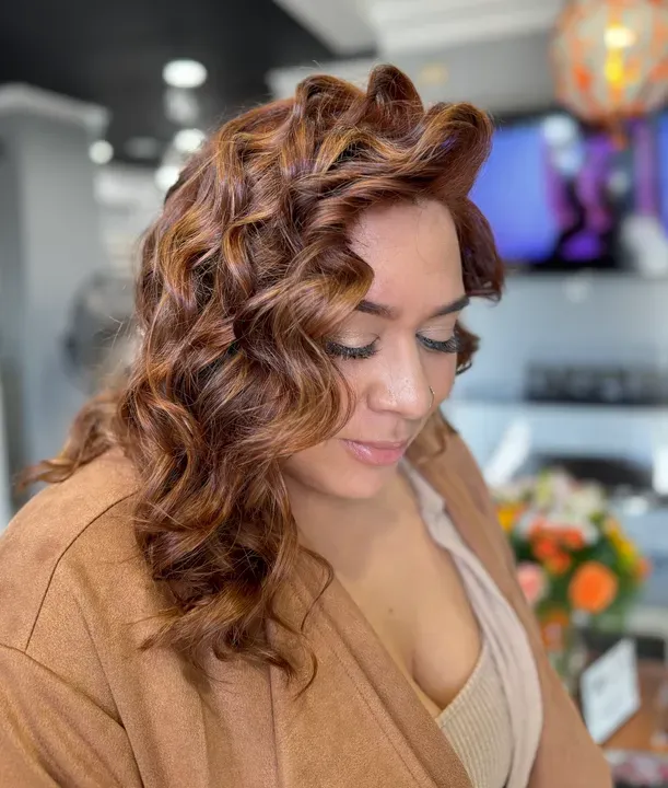 https://cdn.salonspotlight.com/photos/s4n2JbymOD04Ez5MIZho/754103f7-ade3-4663-809e-951fcd933382_720x720