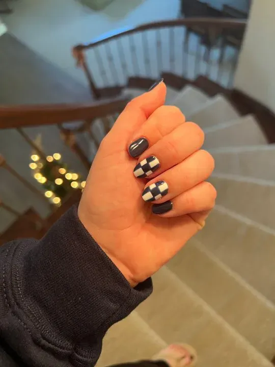 https://cdn.salonspotlight.com/photos/s5cPdFmeqPlHGtxshRUZ/6f895a14-9f40-4792-a8c5-801f9073e584_720x720
