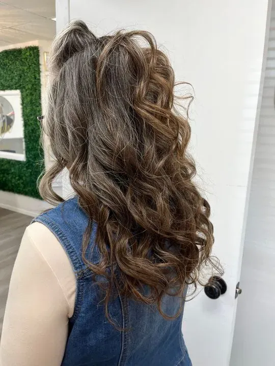 https://cdn.salonspotlight.com/photos/s68VL99S5MYAJ431P9Cp/396c1ba9-68be-459e-8793-2eb222e0c1c4_720x720