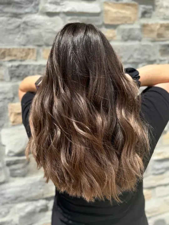 https://cdn.salonspotlight.com/photos/s6JJwrv3BB3OB1RpgQeV/745ae38e-728b-4bf0-b89f-b7800bd3b315_720x720