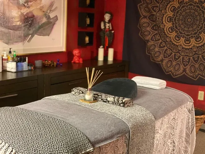 https://cdn.salonspotlight.com/photos/sAqkybqHUtmlB1LUS6FY/85fb9024-e28a-411b-9d96-7b74ab96f888_720x720