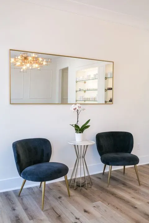 https://cdn.salonspotlight.com/photos/sFPXVKmvONGylIwCQ5XF/0449042d-5b3f-4677-b0b6-9ba0deafc14c_720x720