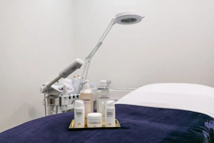 https://cdn.salonspotlight.com/photos/sFPXVKmvONGylIwCQ5XF/ef8891f3-3984-4df4-a241-0bc362da6b36_720x720