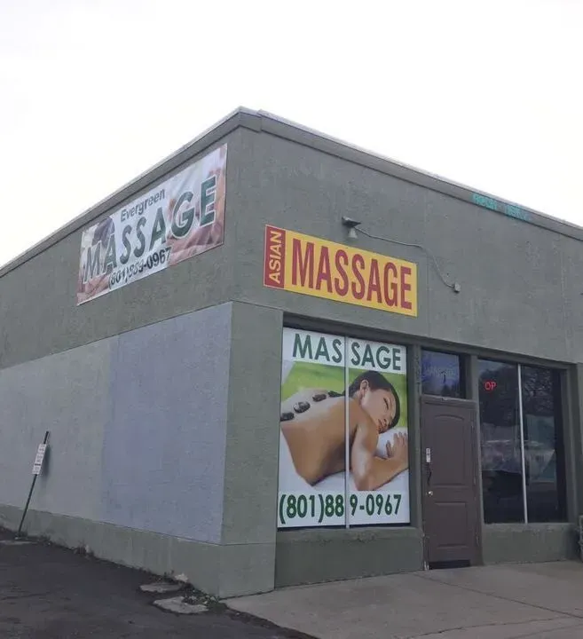 https://cdn.salonspotlight.com/photos/sFyedRxEuGPJjuhklfeB/6ef38875-4d32-459d-a984-d015f5eacb7f_720x720
