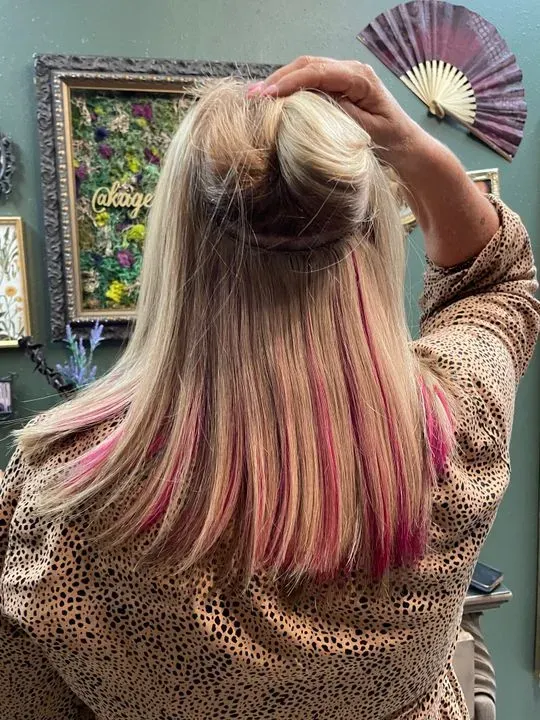 https://cdn.salonspotlight.com/photos/sGS2uT2y06CFUs0rpbew/4cf3a26f-84b7-4b67-a036-060009a120f4_720x720