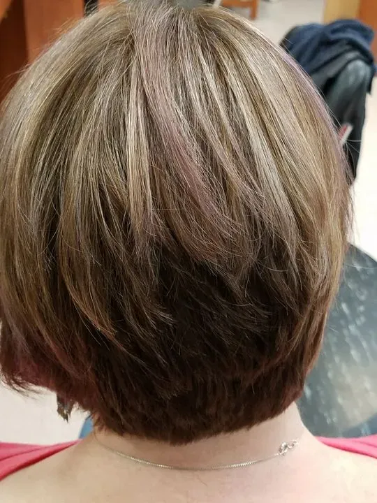 https://cdn.salonspotlight.com/photos/sIFRkatIexdLcitEbZ7i/03214580-105f-4ab3-b7e4-0ecadcba598e_720x720