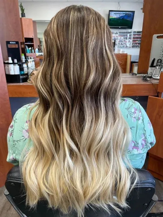 https://cdn.salonspotlight.com/photos/sIFRkatIexdLcitEbZ7i/6f7b71e6-31a0-477f-a04c-c265b356f7b3_720x720