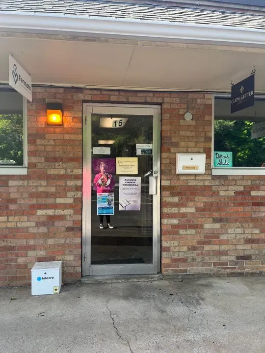 https://cdn.salonspotlight.com/photos/sIPvhcdf1eLKMqwUo4Ym/d9f7bbd5-2195-4dc3-87c6-9a41b62fe28b_720x720