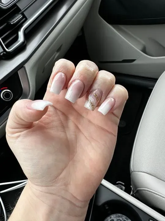 https://cdn.salonspotlight.com/photos/sKP71oCU0UYrQ3FLzcN9/1ecd3cee-716c-46e7-9c42-c46f63f4a91d_720x720