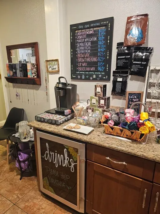 https://cdn.salonspotlight.com/photos/sKZGCSDV1ic5DLvkB4tV/b8589e5b-0274-4b66-a3c7-d9349e119ea3_720x720