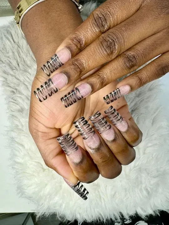https://cdn.salonspotlight.com/photos/sLB8qRlHFAOUB55Ec8Bt/22af5afb-68b5-472f-a477-751628c323a9_720x720